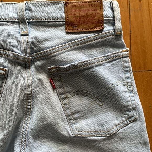 Levi's light wash Blue Straight Leg Jeans Levi’s 501 - Picture 4 of 9